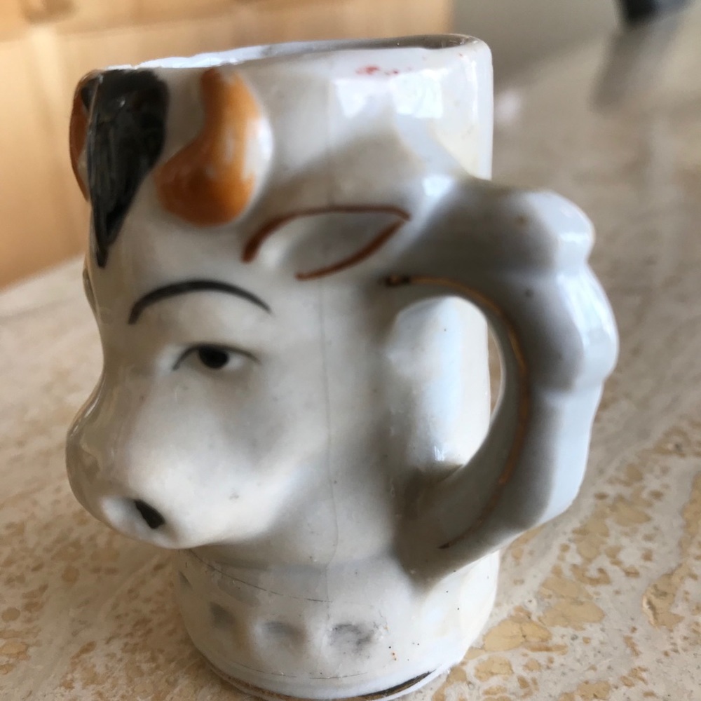 VINTAGE MINITATURE COW MUG - Picture 2 of 8